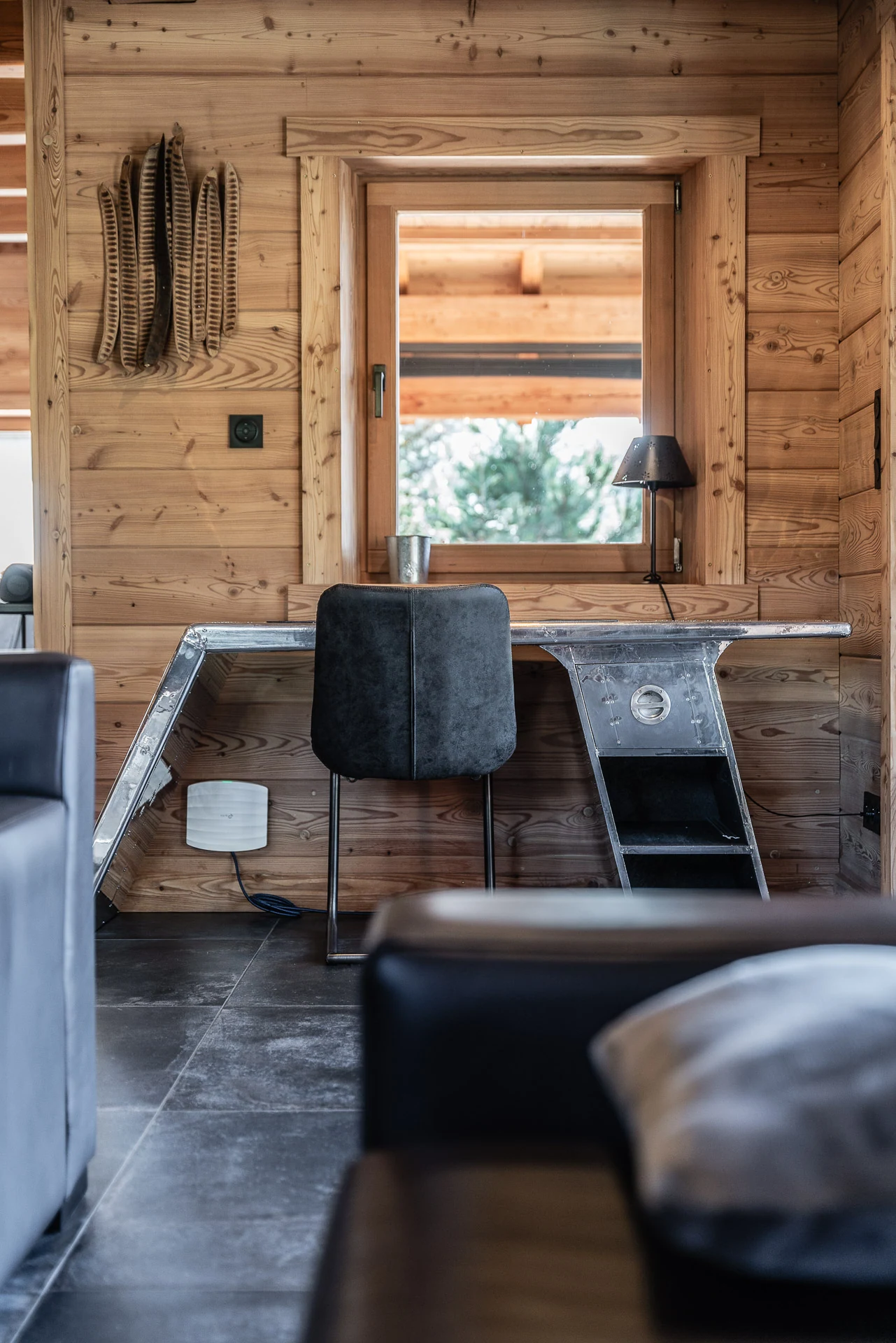 Chalet L'Étoile — coin bureau près de la fenêtre