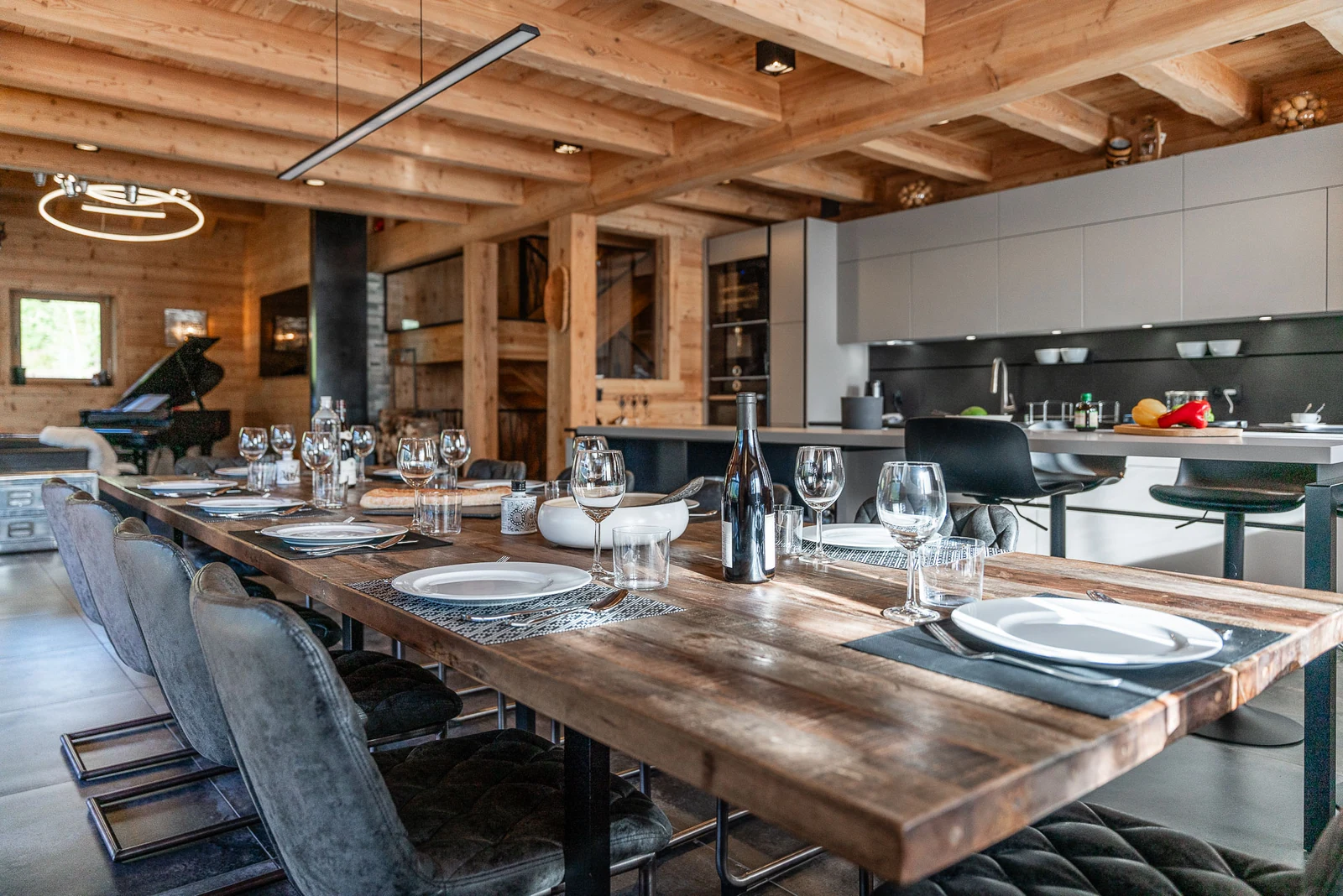 Chalet L'Étoile — grande table dressée