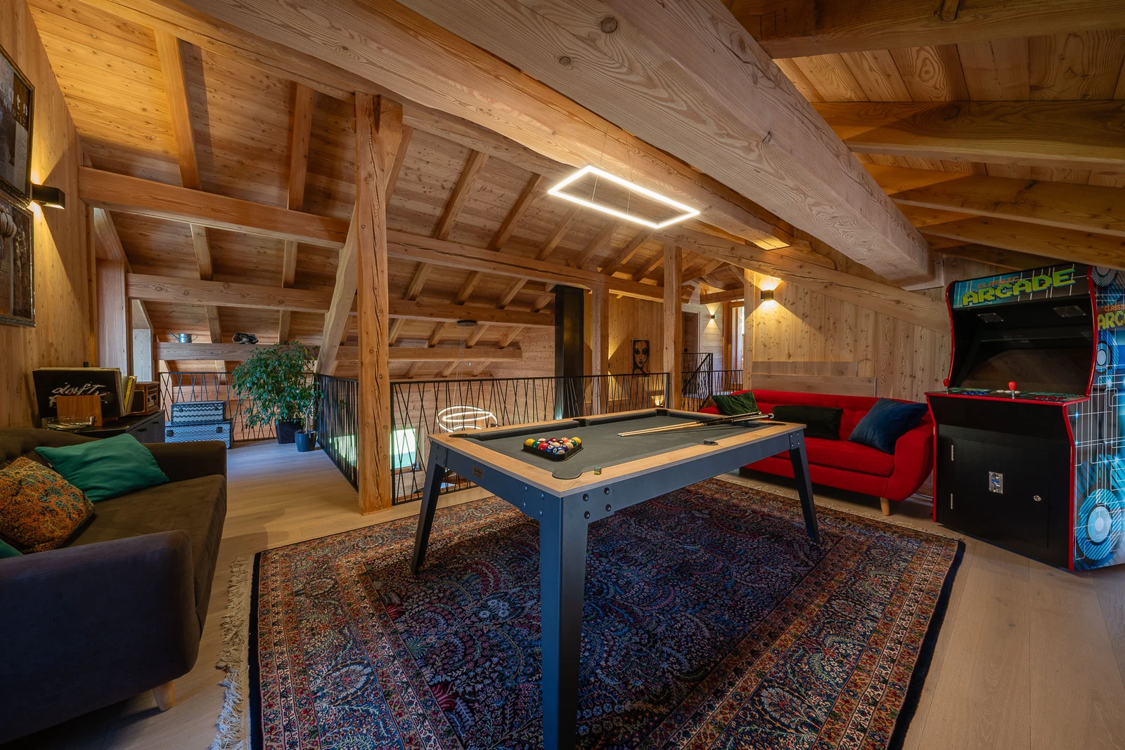 Chalet L'Étoile — salle de jeux avec billard