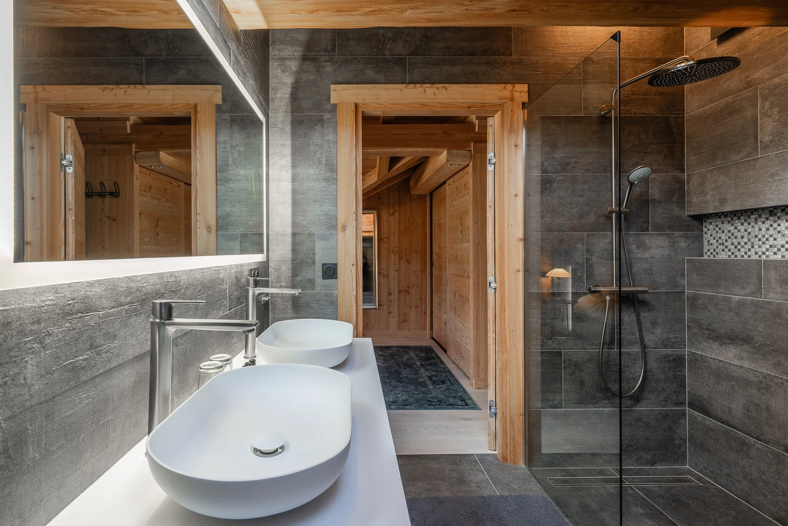 Chalet L'Étoile — salle d'eau double vasque