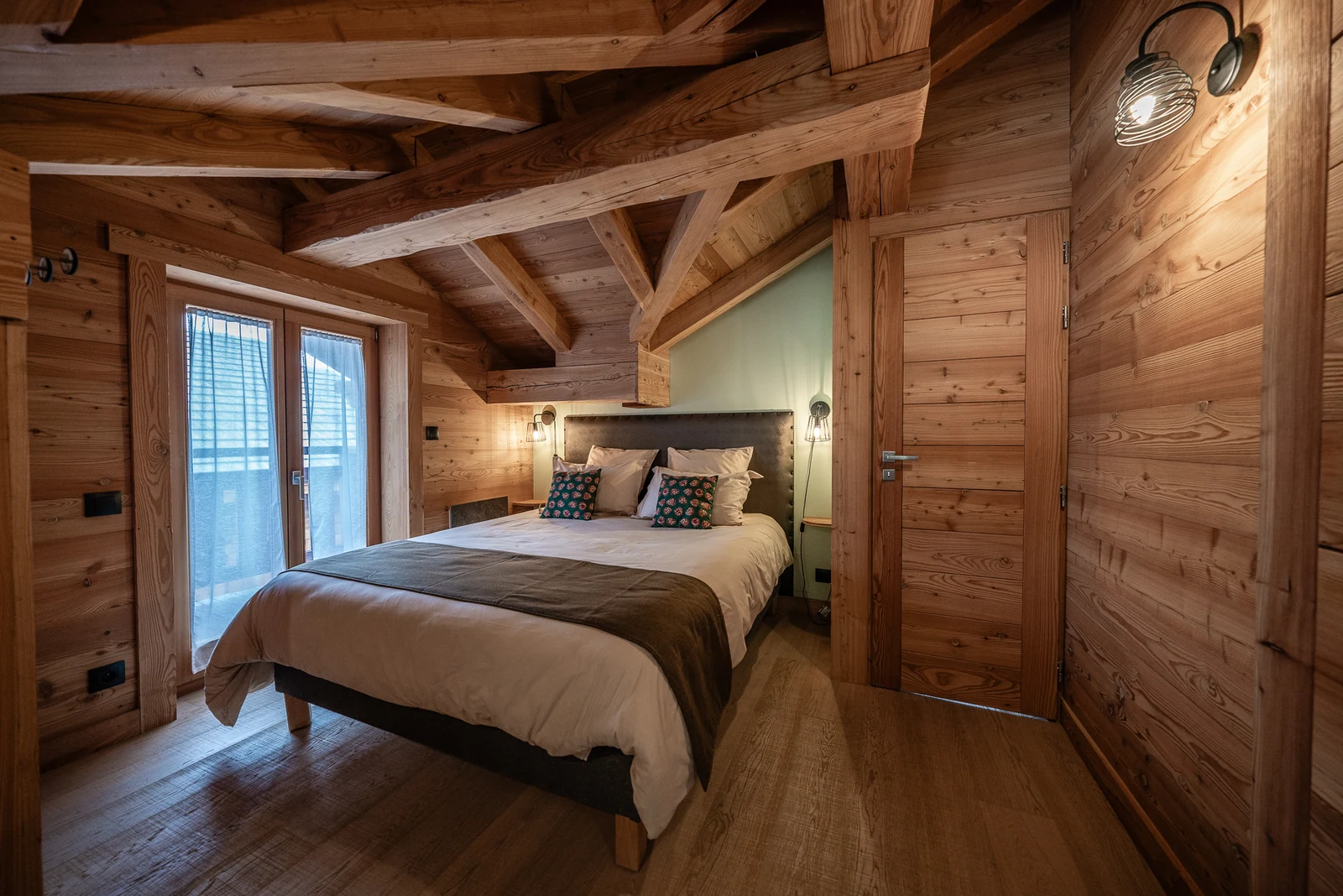 Chalet Le Mélézin — chambre avec accès balcon