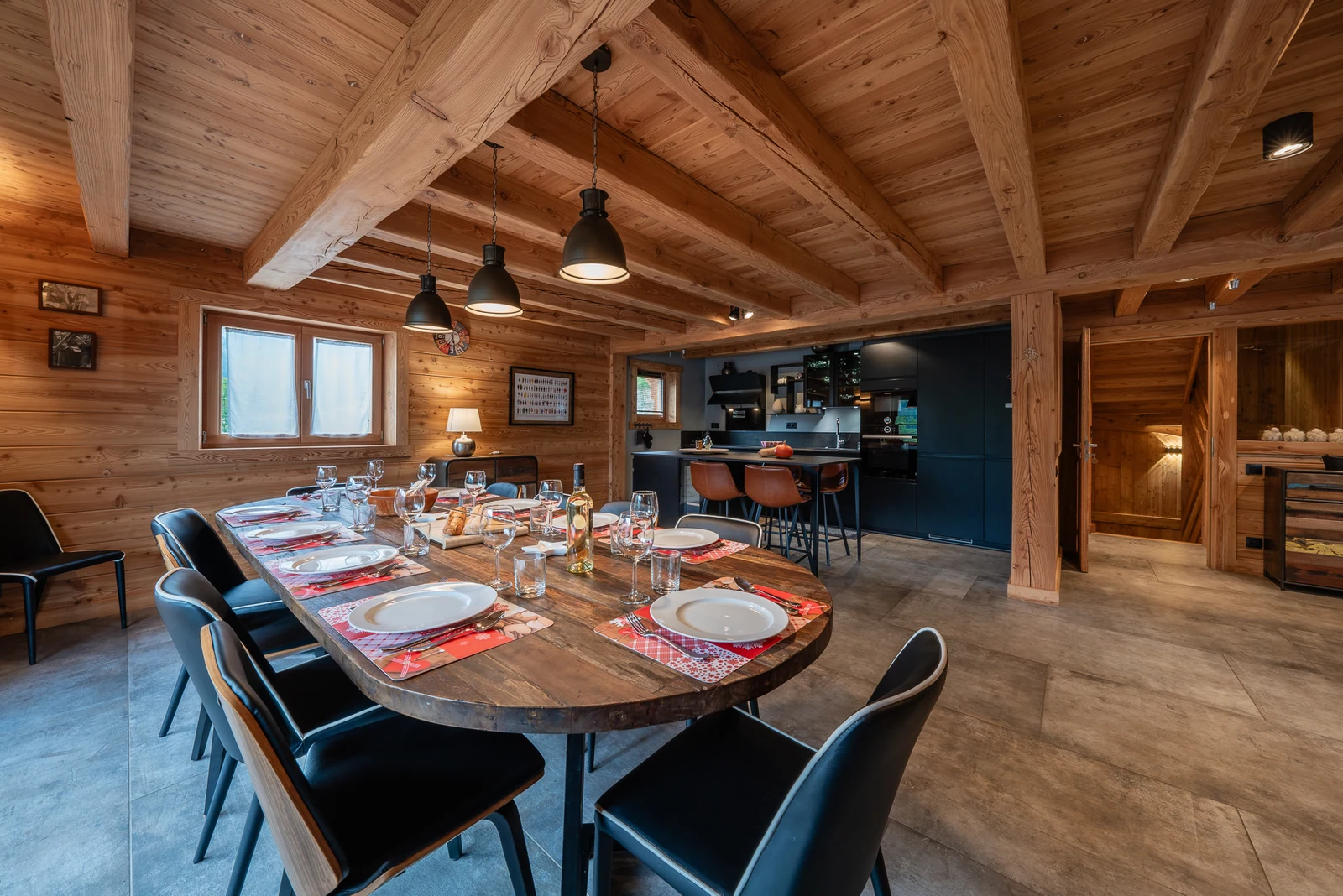 Chalet Le Mélézin — grande table de salle à manger